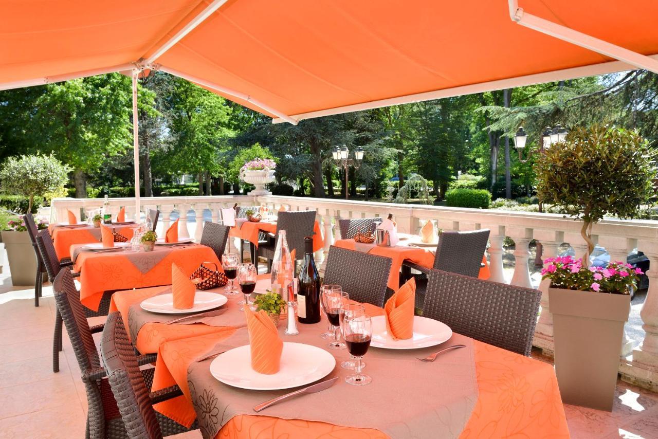 Logis Hotel Restaurant Le Parc Salbris Esterno foto
