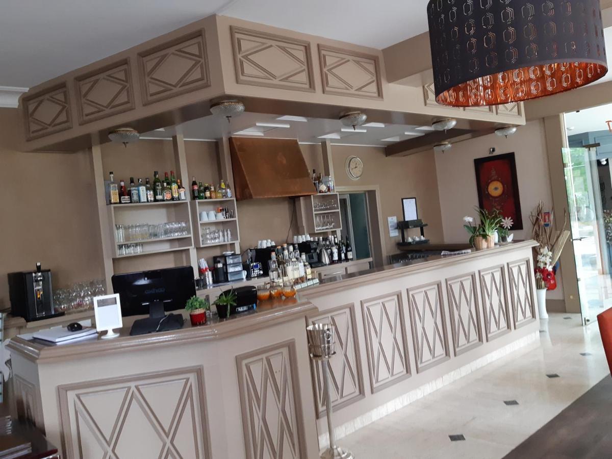 Logis Hotel Restaurant Le Parc Salbris Esterno foto